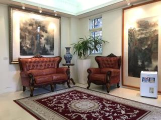 Peeks meet moon gallery & house - 3