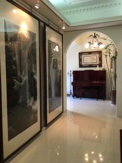 Peeks meet moon gallery & house - 4