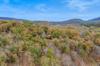 Camp Dancing Bears - Wifi, Riverfront, Pet Friendly, Fire Pit, Grill, Deck, Fishing, Games, Fireplace, King Bed - 7