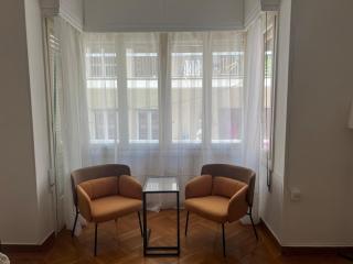 Youthful Dynamic Downtown Living - KefiHome - 8