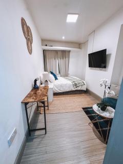 Spacious Studio In The Heart of Ealing Broadway - 0