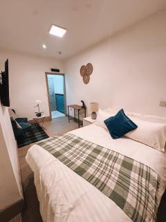 Spacious Studio In The Heart of Ealing Broadway - 8