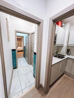 Spacious Studio In The Heart of Ealing Broadway - 1