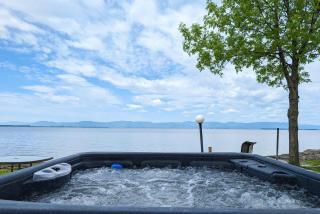 Chalet Studio #6 Waterfront with Spa Fireplace & Wifi - Cap-Saint-Ignace - 7