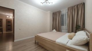 51 возле Байтерека, 2х комн с 2-мя кроватями,раскладным диваном и раздельным санузлом на 1-6 гостей, центр - 8