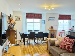 3 Bed in Tenby FB273 - 8