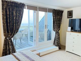 3 Bed in Tenby FB273 - 1