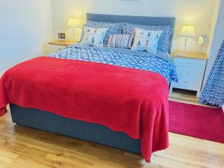 3 Bed in Tenby FB273 - 2