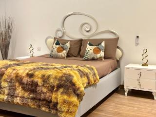 SeaFront Harbour Haven - Steps to Ferry, Shops and Beaches - 7