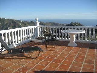 Casa Palmeras In Sayalonga Mit Gepflegtem Garten - 1