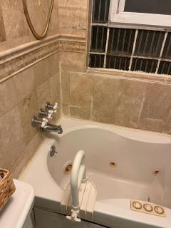 Cozy room near Airport & Highway - 5