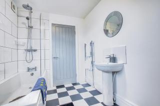 St Helens Sanctuary with Terrace 3BED 1BATH Sleeps 6 - 4