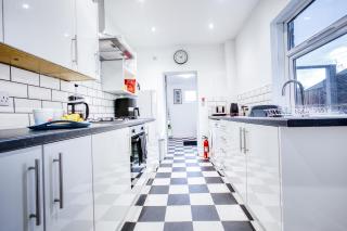 St Helens Sanctuary with Terrace 3BED 1BATH Sleeps 6 - 7