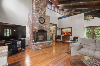 Spacious 4 Bedroom with AC Dog Friendly - 6