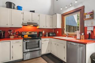 Spacious 4 Bedroom with AC Dog Friendly - 3