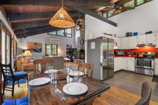 Spacious 4 Bedroom with AC Dog Friendly - 9