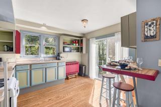 Tranquil Cozy Cottage Recently Renovated - 2