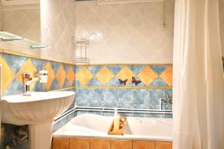 Cozy tricolor 2 bdr apt with gym & parking - 4