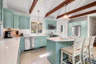 Fire Pit Sun Room Central AC and Games - 9