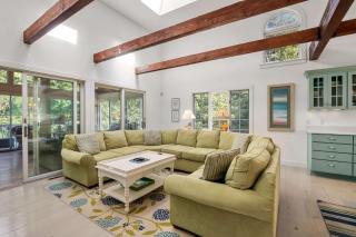 Fire Pit Sun Room Central AC and Games - 1