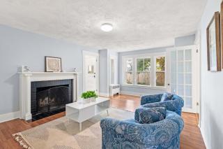 Renovated Classic Cape w Guest House - 0