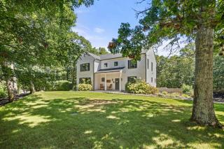 Luxurious Escape Pool Hot Tub Game Room - 9