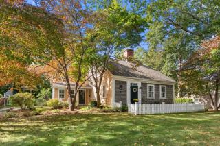 Steps From Downtown Minutes From Grays Beach - 0