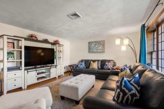 Family-Friendly Central AC Near Beach - 9