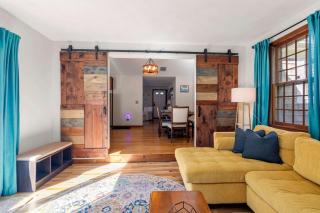 Family-Friendly Central AC Near Beach - 2