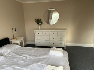 Lovely Ealing 3 Bed Flat - 8