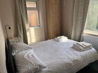 Lovely Ealing 3 Bed Flat - 2