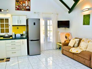 Le Sable Bleu - Évasion tropicale - Idéal Couples & Familles - PLAGE 5min - Piscine - Parking privé - Logement climatisé - Vue sur les palmiers - Restau snack familial sur place - 9