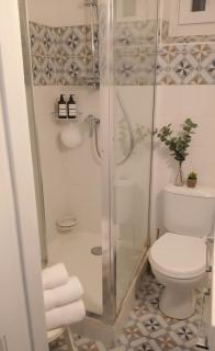 Bright and Cozy Paris Stay - 2