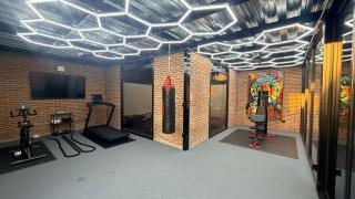 Modern Central 1 Bedroom Guesthouse -Bikes - Huge Patio - Gym - Pickleball Court - 9