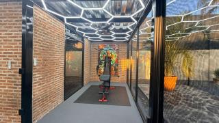 Modern Central 1 Bedroom Guesthouse -Bikes - Huge Patio - Gym - Pickleball Court - 7