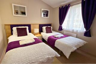 Meadows 33 Hot tub - Southview Holiday Park - 1