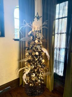 Castle Stay by Gathering Place Hot Tub & Fire Pit - 5