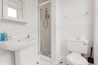 Modern West Ken Studio Retreat - 6