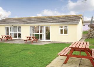 Anglesey Bungalows - 8