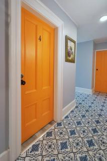 Private Balcony View Riverside Walk Prime Downtown - 6