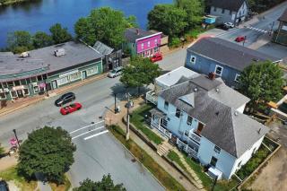 Private Balcony View Riverside Walk Prime Downtown - 9