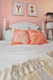 Private Balcony View Riverside Walk Prime Downtown - 4