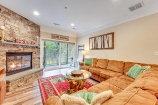 Relaxing Lincoln Condo with Fireplace and Shuttle - 9