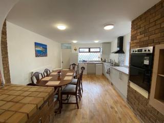 The Bridgend 4-Bed Work Retreat - 4