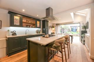 Gorgeous Cottage near Station - 17 mins to London - Pass the Keys - 0