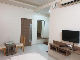 Hotel Mrignayani - 0