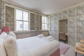 Stylish Chelsea Escape with Charm - 8