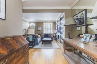 Stylish Chelsea Escape with Charm - 7