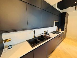 Modern New Build Flat Just 300m -Tube Station - 9