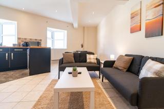 2 Bedroom Flat on Harbour Way! - 1